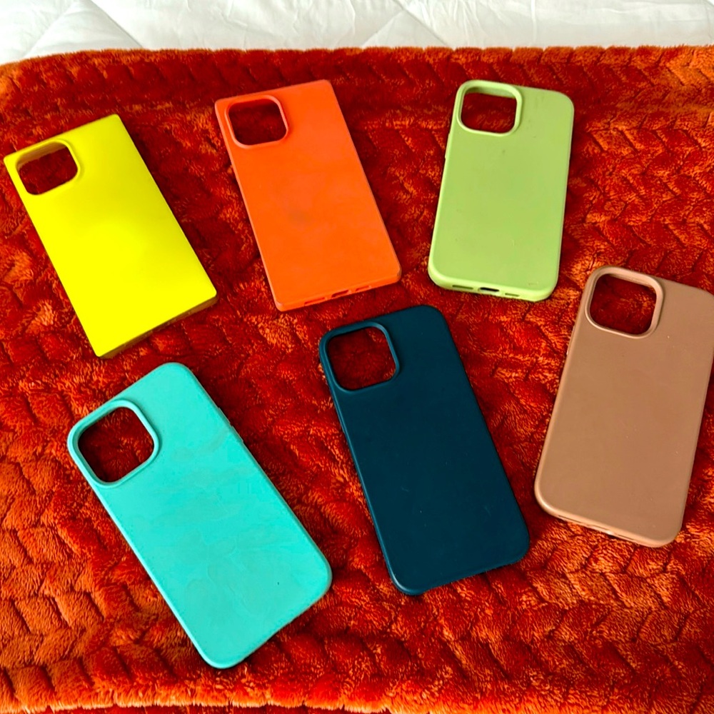 6 iPhone 13 Pro Max cases.